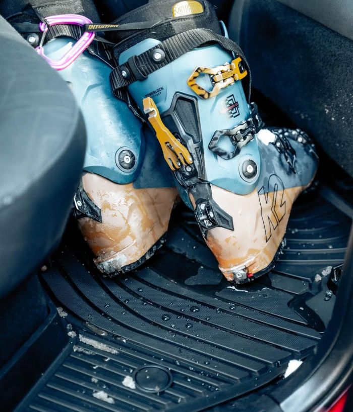 3W-car-mat-with-ski-boots-courtesy